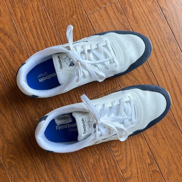 Mens Reebok Sneaker - Picture 2 of 4